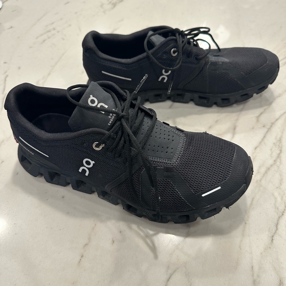 On Running Cloud Sneakers – Men’s Size 8 – Worn Once